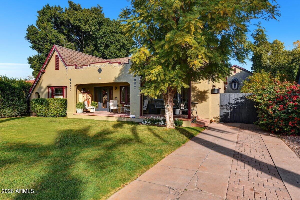 922 W WILLETTA Street