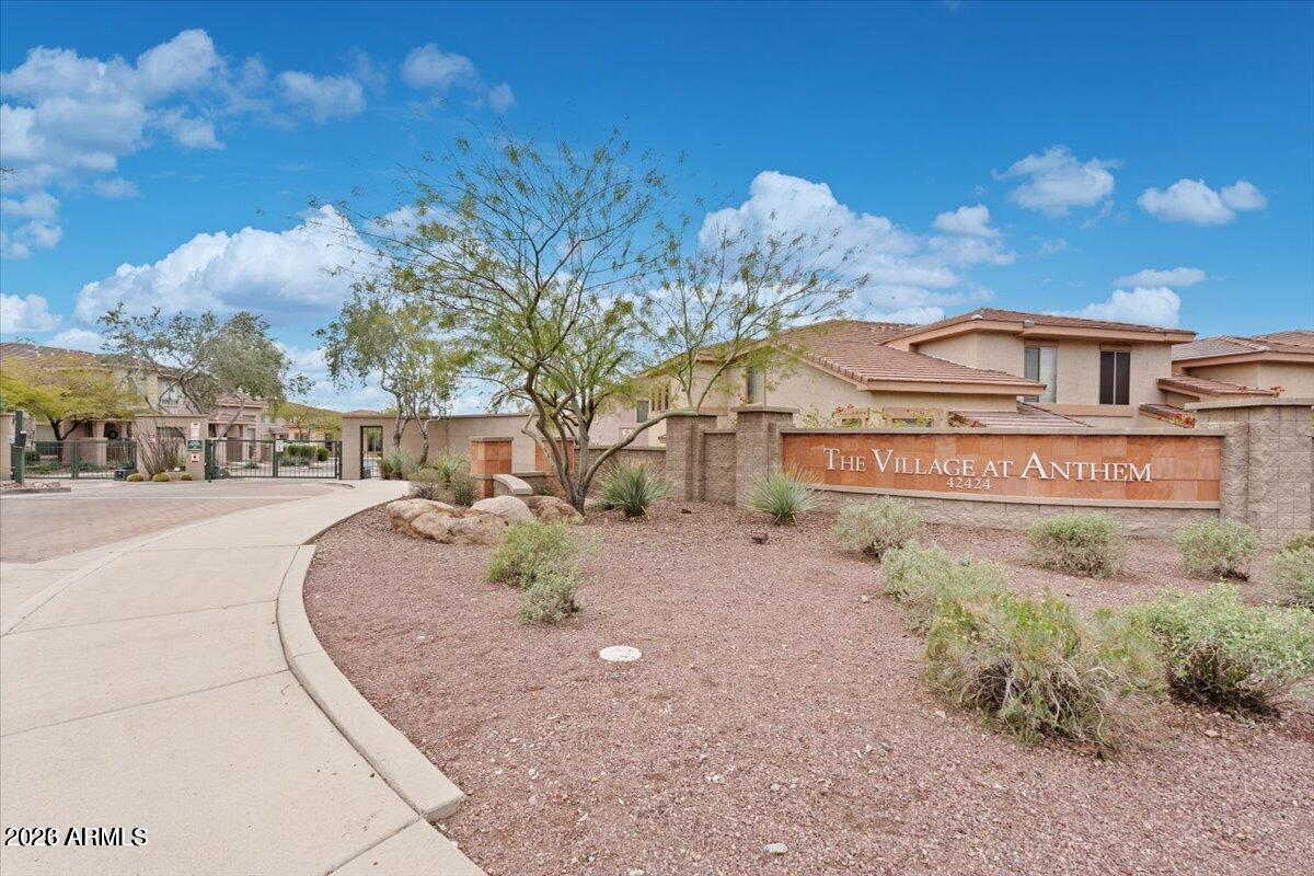 42424 N GAVILAN PEAK Parkway 32102