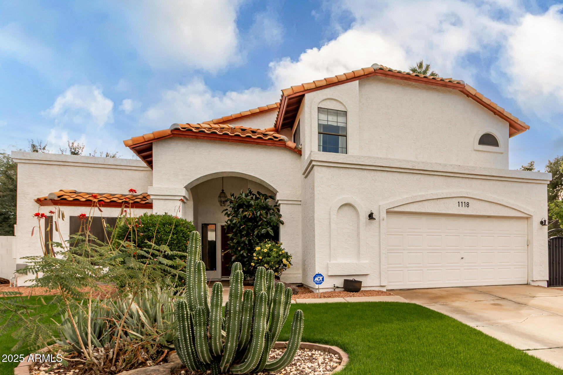 1118 E ENCINAS Avenue