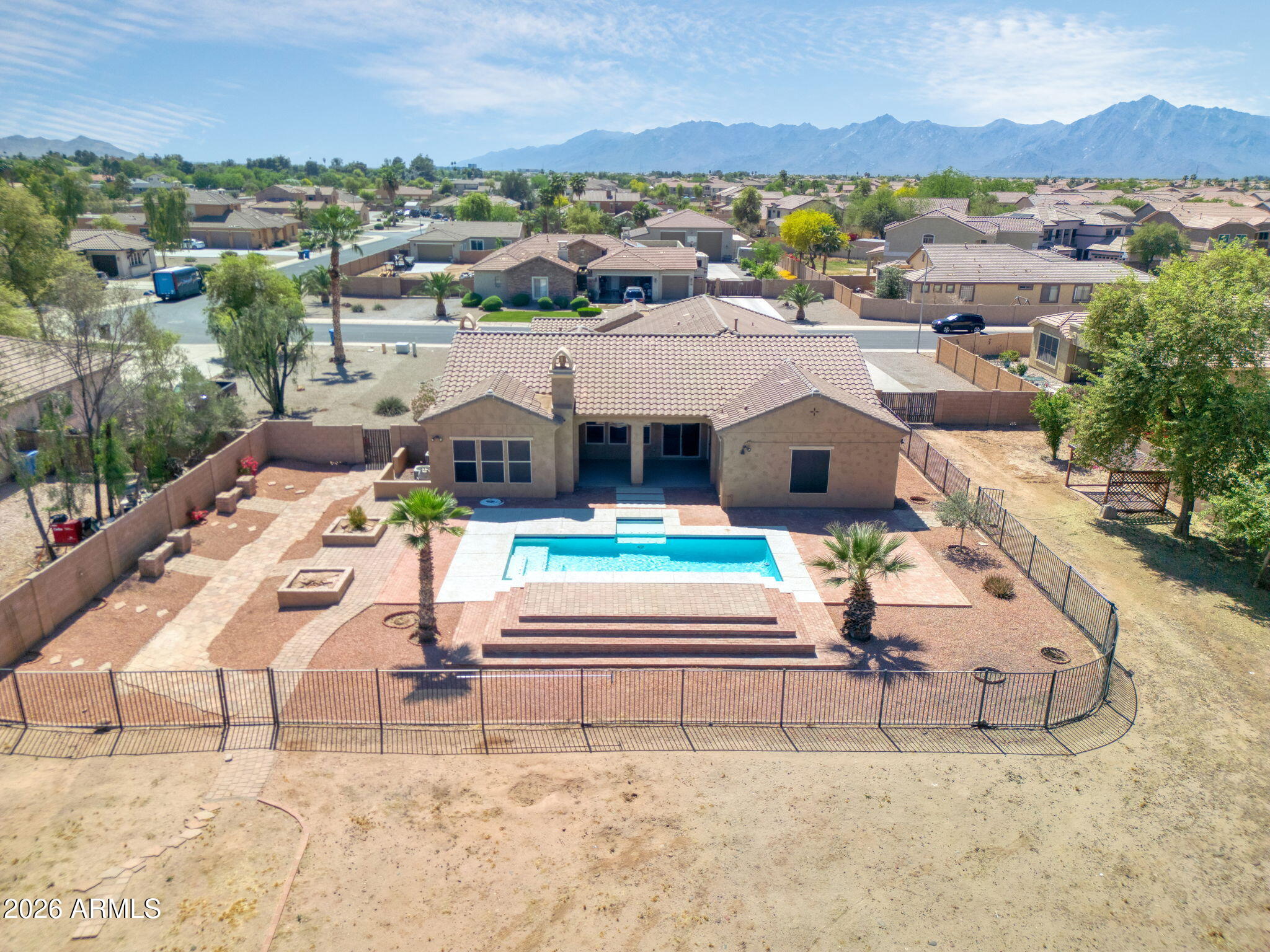 6712 W Pleasant Lane