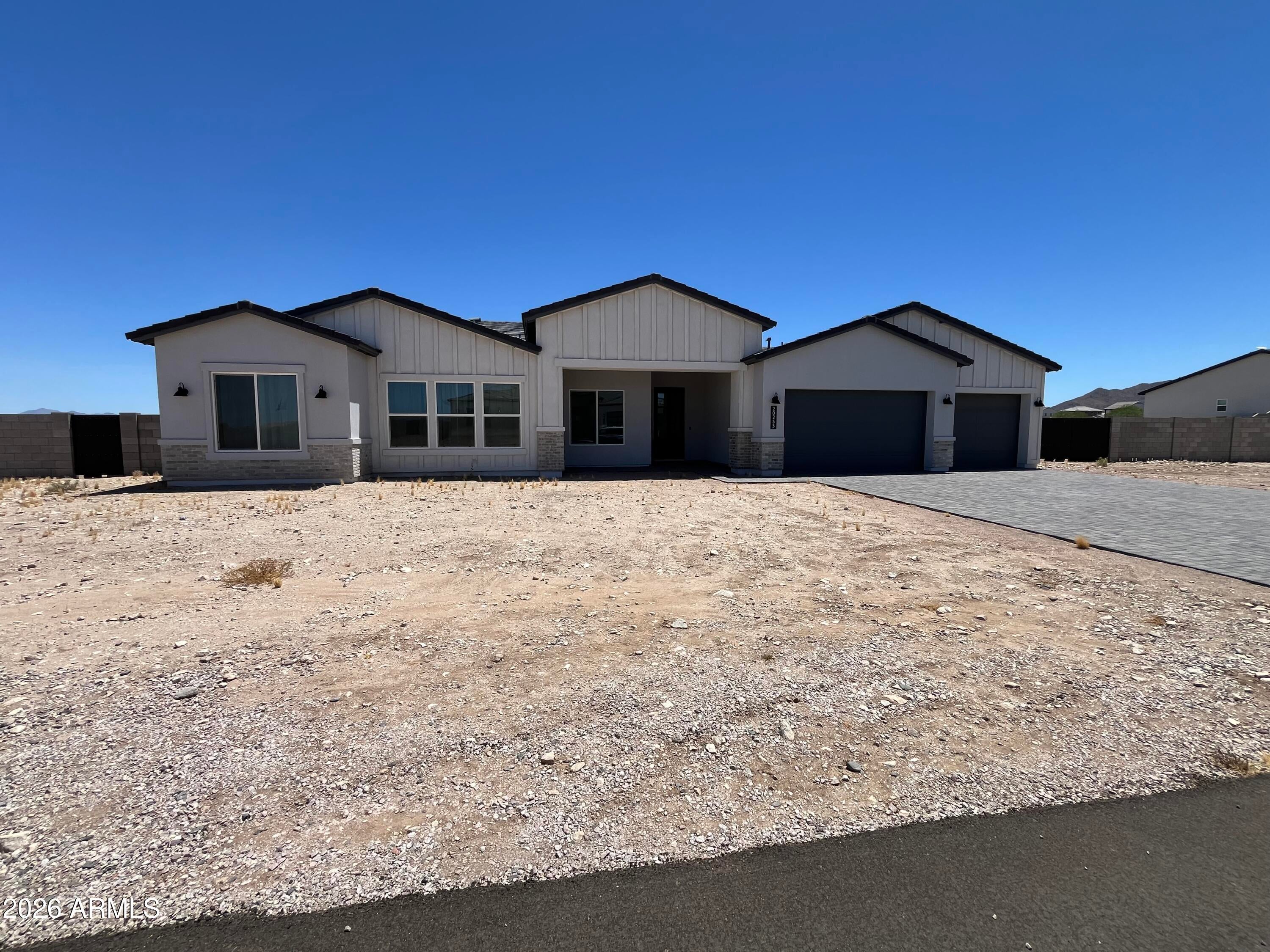 20255 W HIGHLAND Avenue