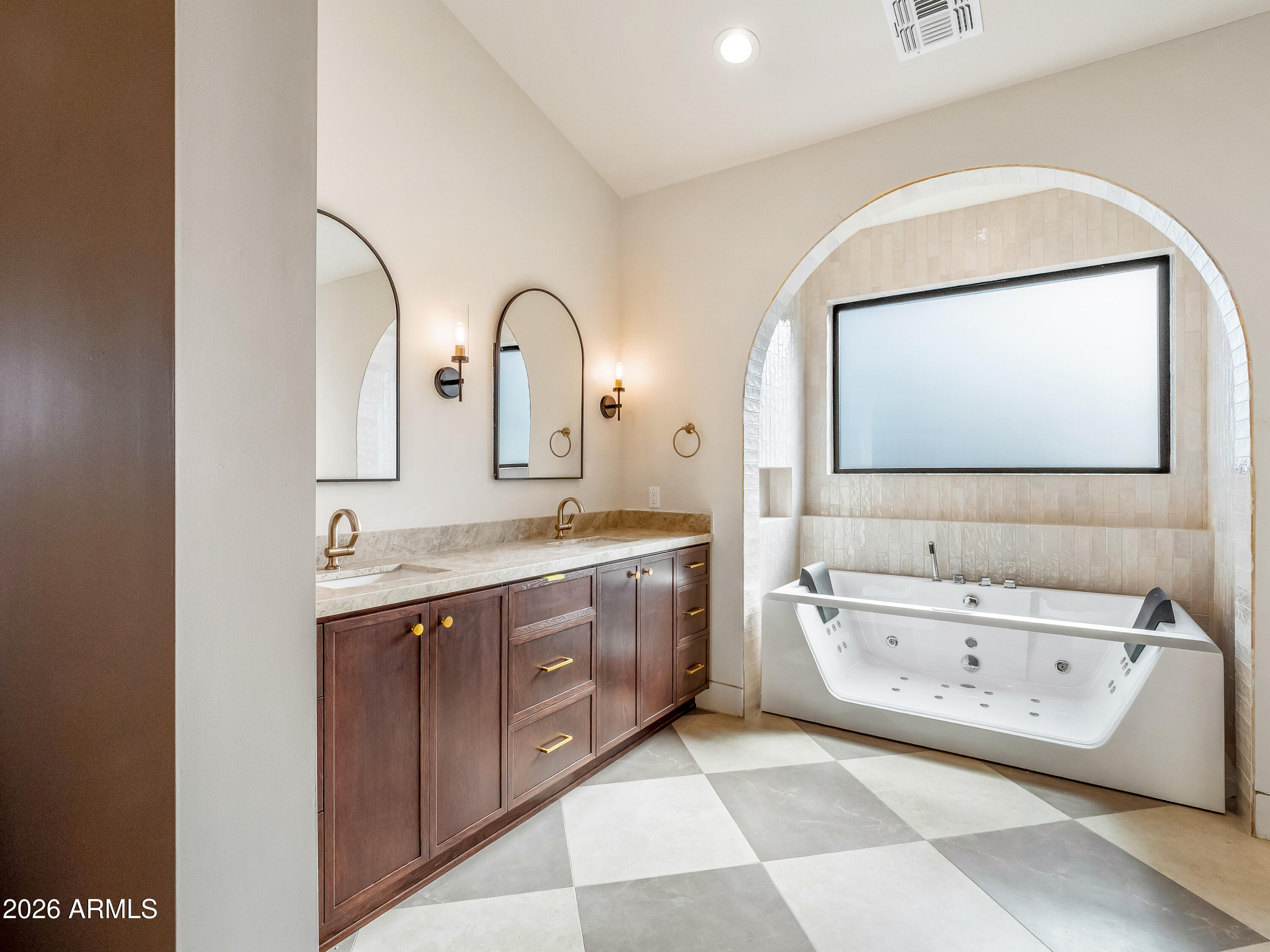 1730 W SENTINEL ROCK Road