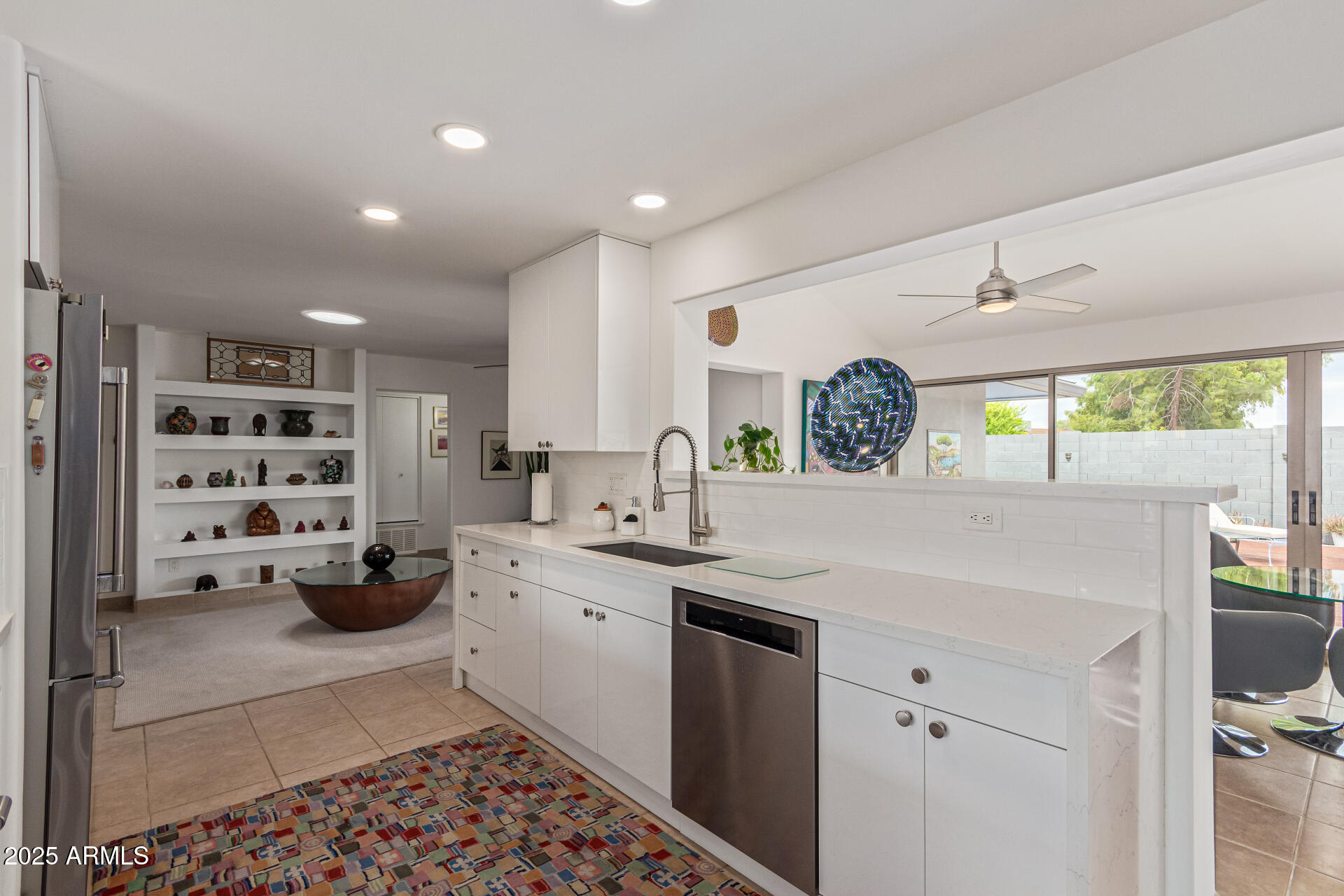 644 E LA JOLLA Drive