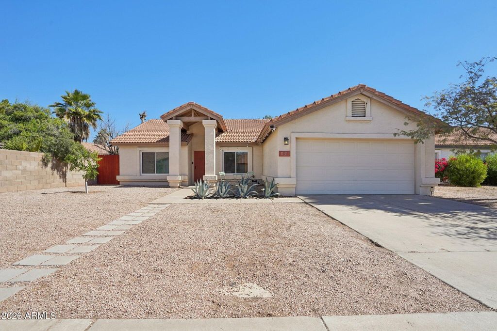 Photo of 1131 N Pebble Beach Drive, Gilbert, AZ 85234 (MLS # 6997570)