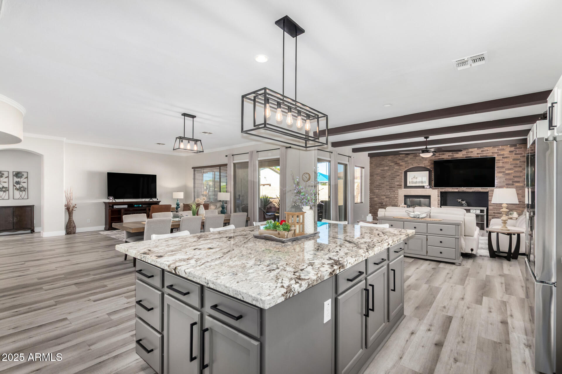 3084 E CAPRICORN Way