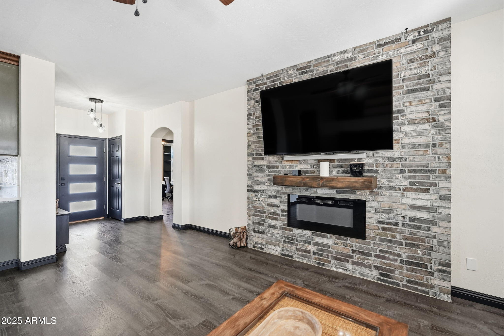 19623 W MEADOWBROOK Avenue