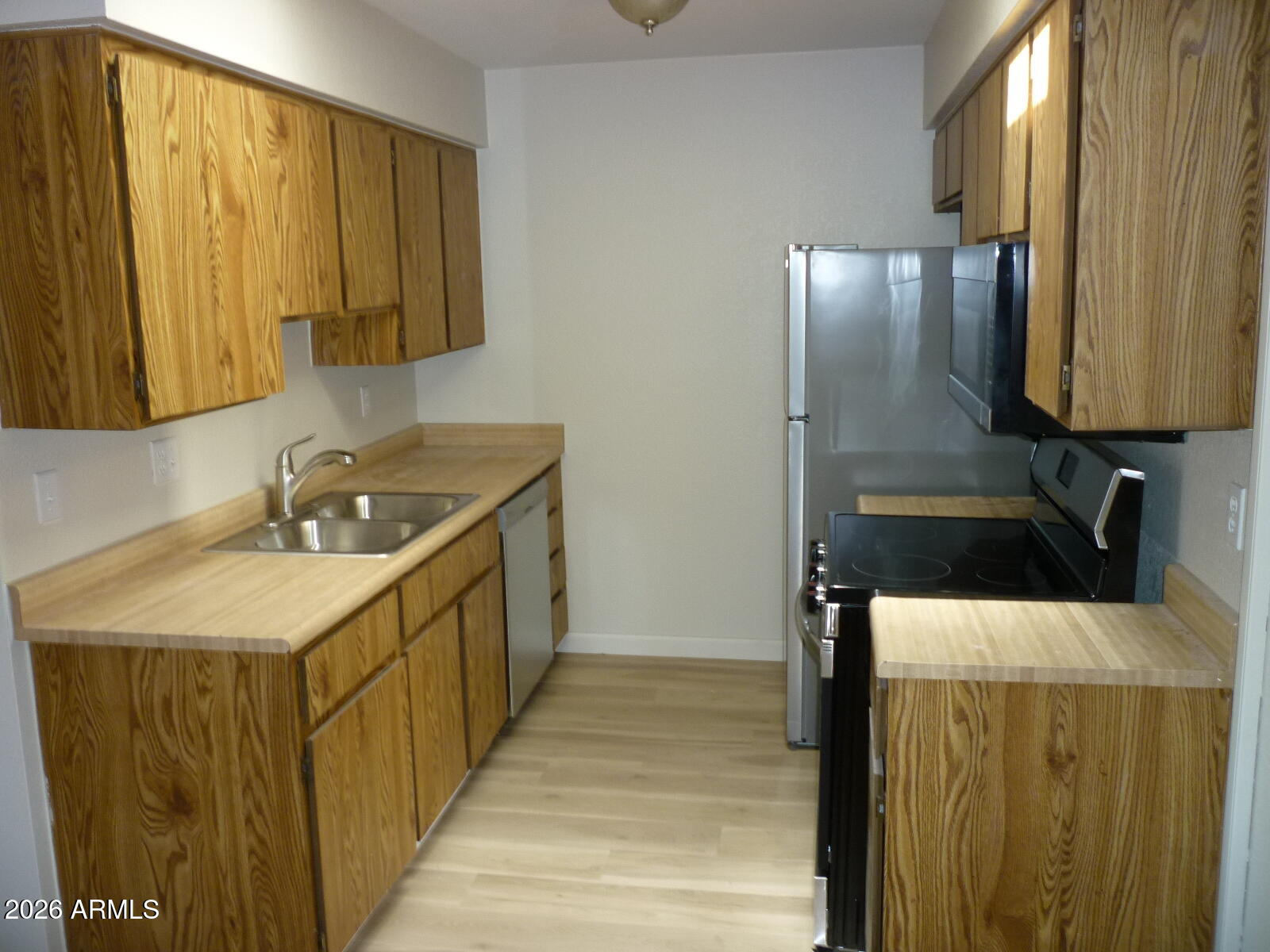 408 W BLACKHAWK Drive 2