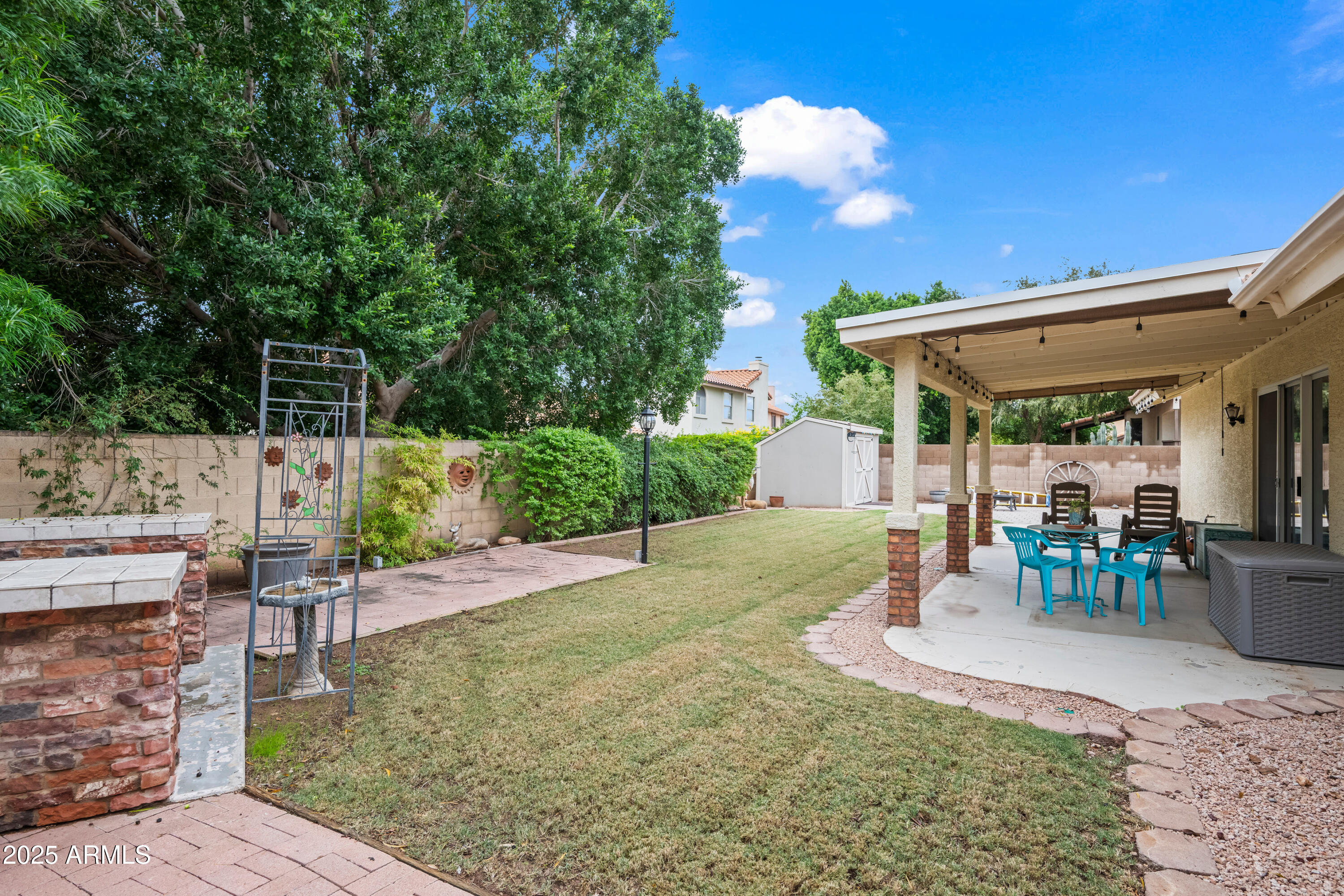 2631 E NORTHRIDGE Street