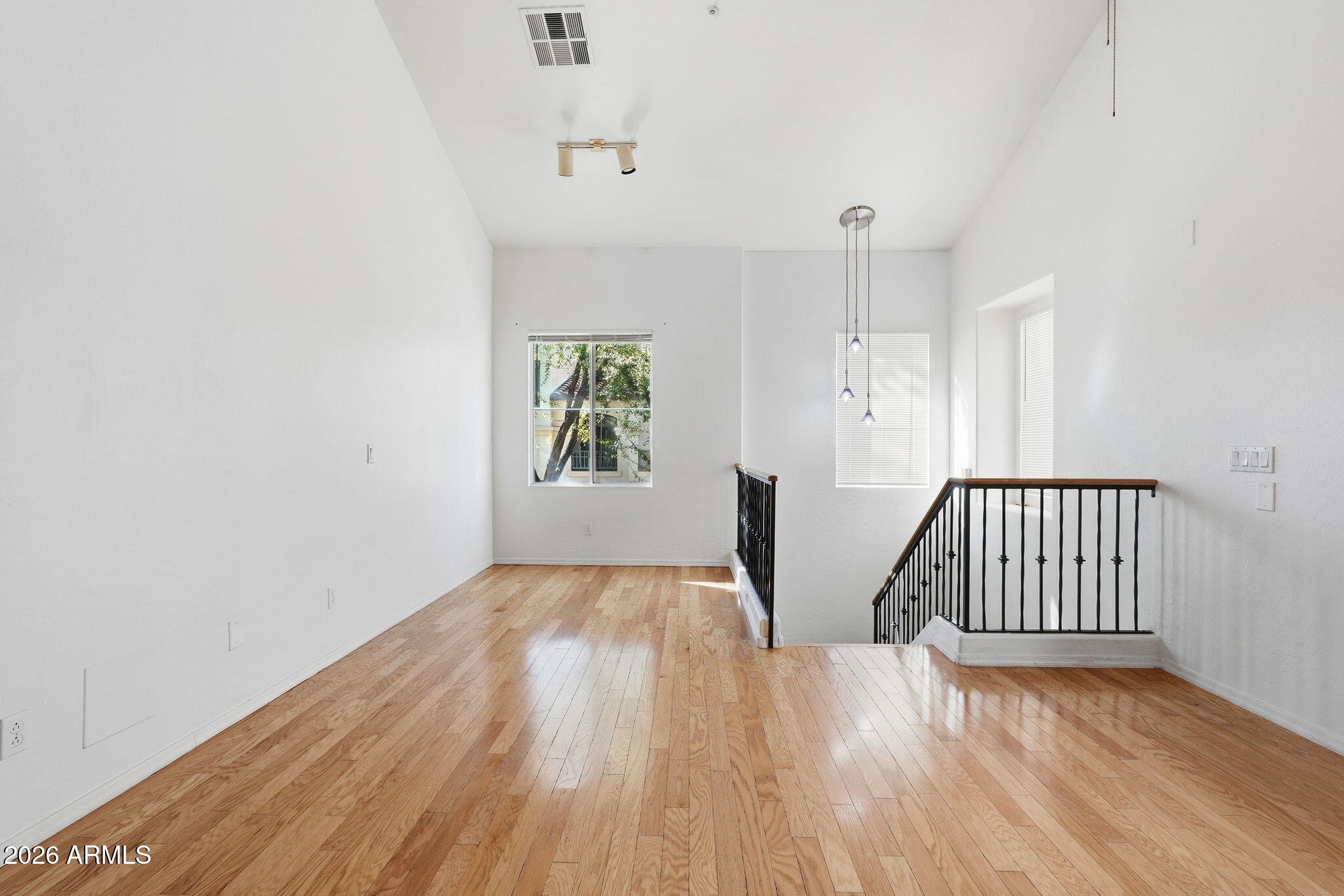 161 W CAMPBELL Court