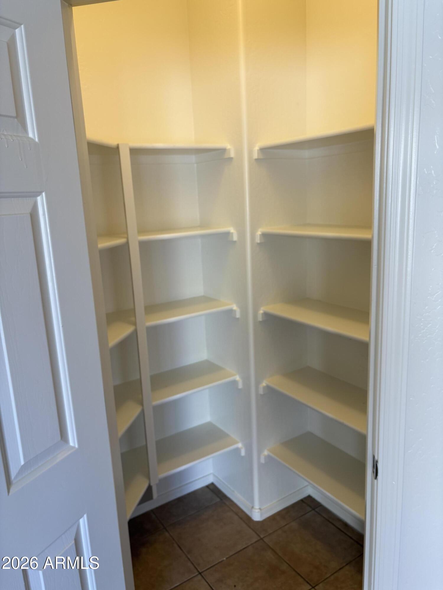 5186 W DESERT HILLS Drive W