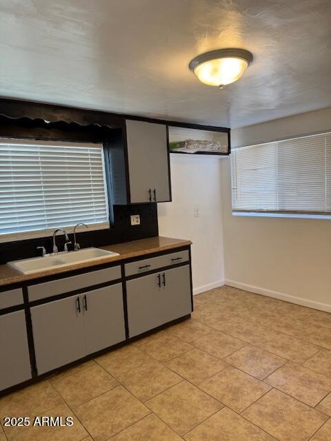 416 N LEWIS --