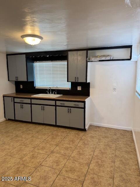 416 N LEWIS --