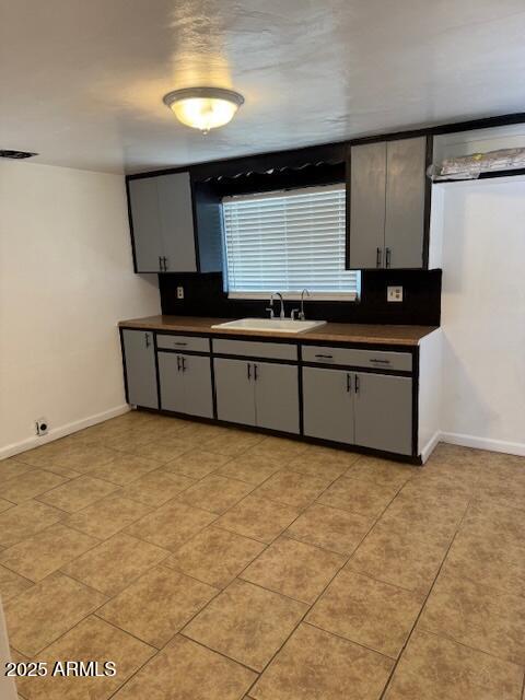416 N LEWIS --