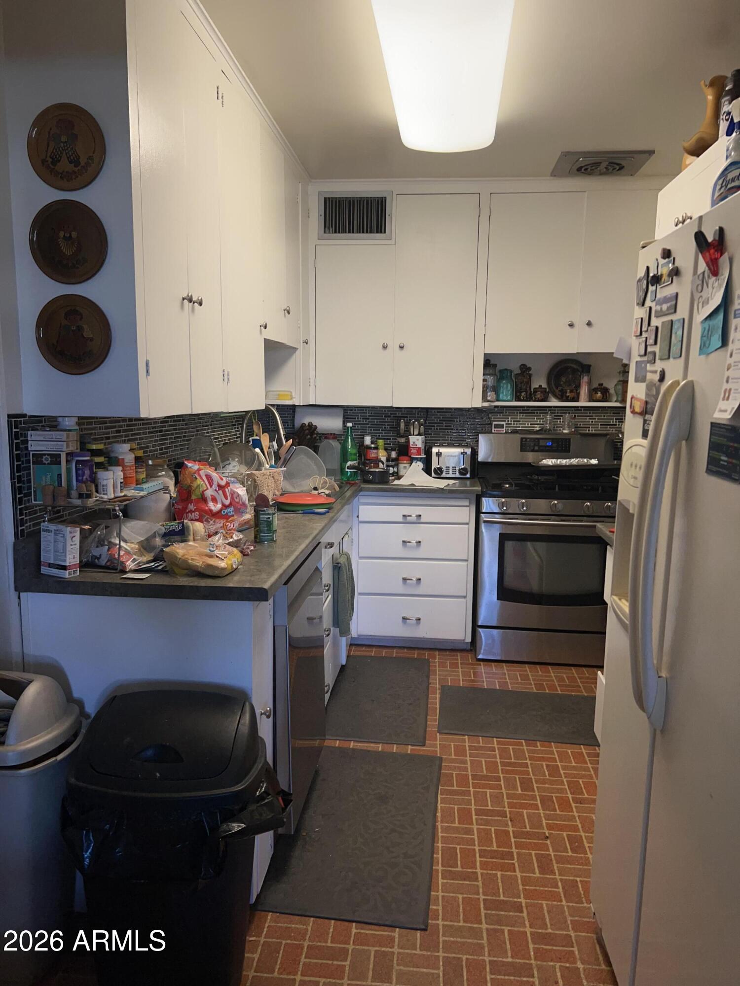 5712 W ORANGEWOOD Avenue