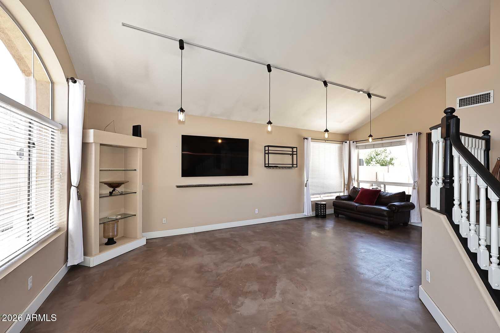 6134 W POTTER Drive