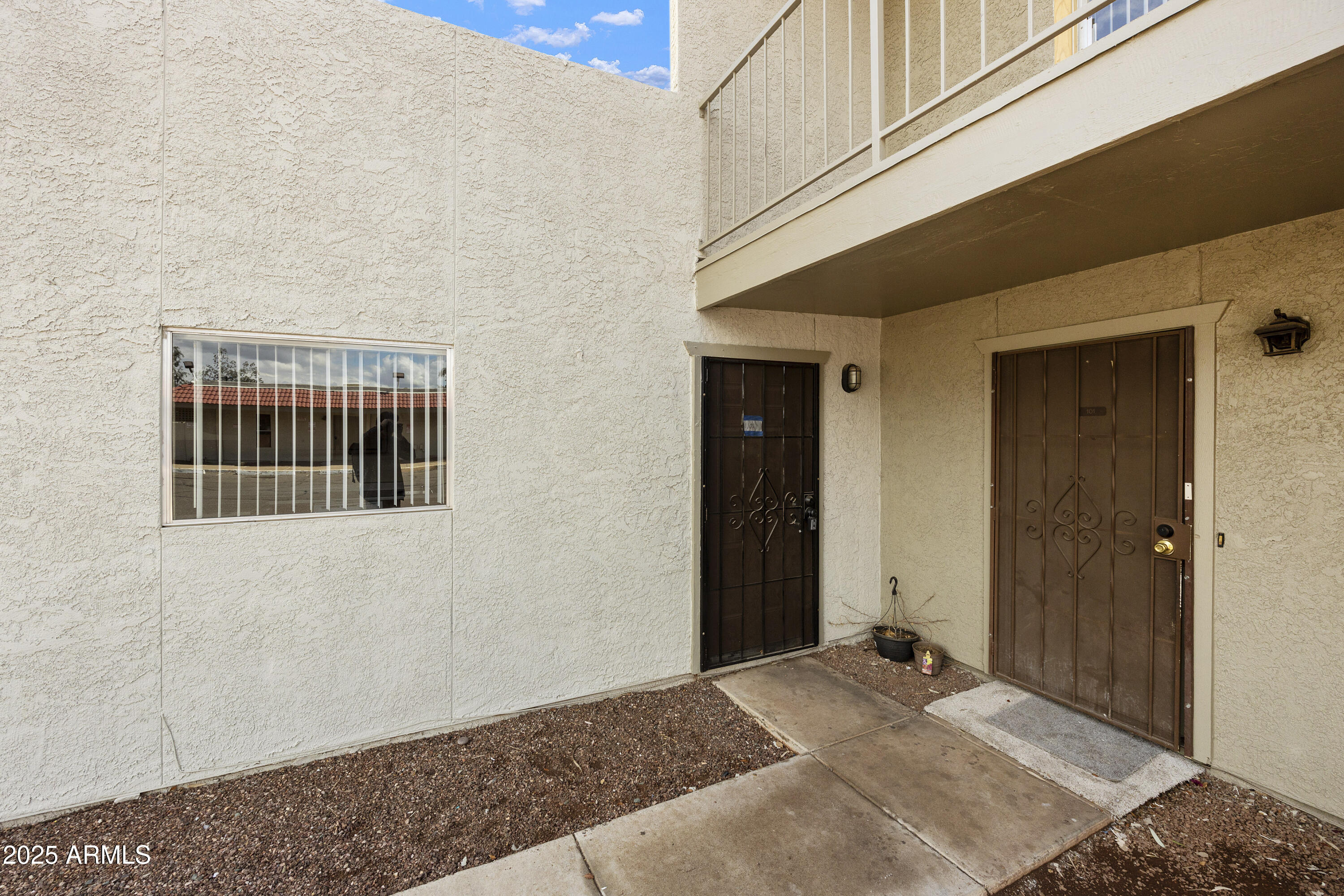 2837 E MARCONI Avenue