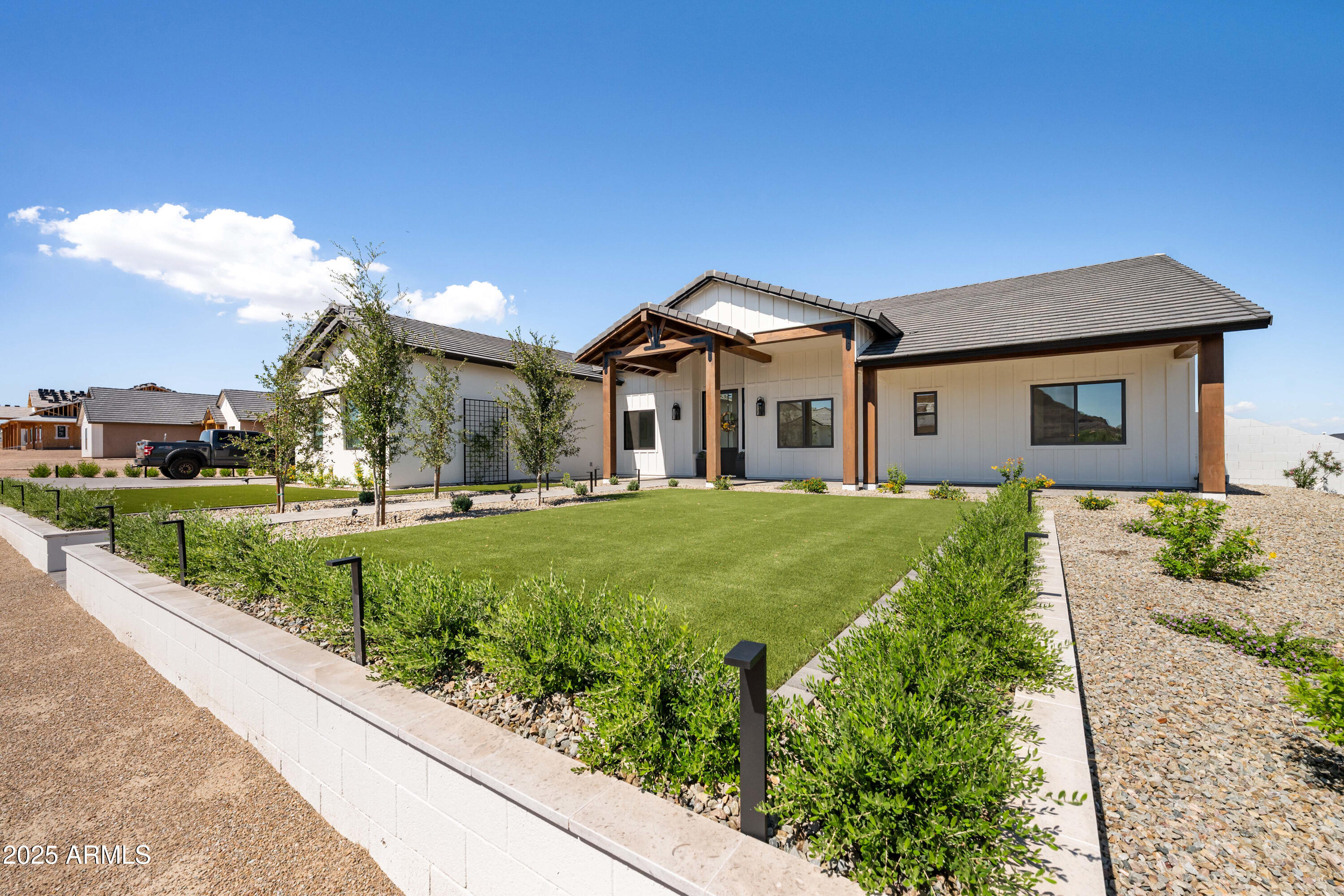 1650 W LUCKY Lane