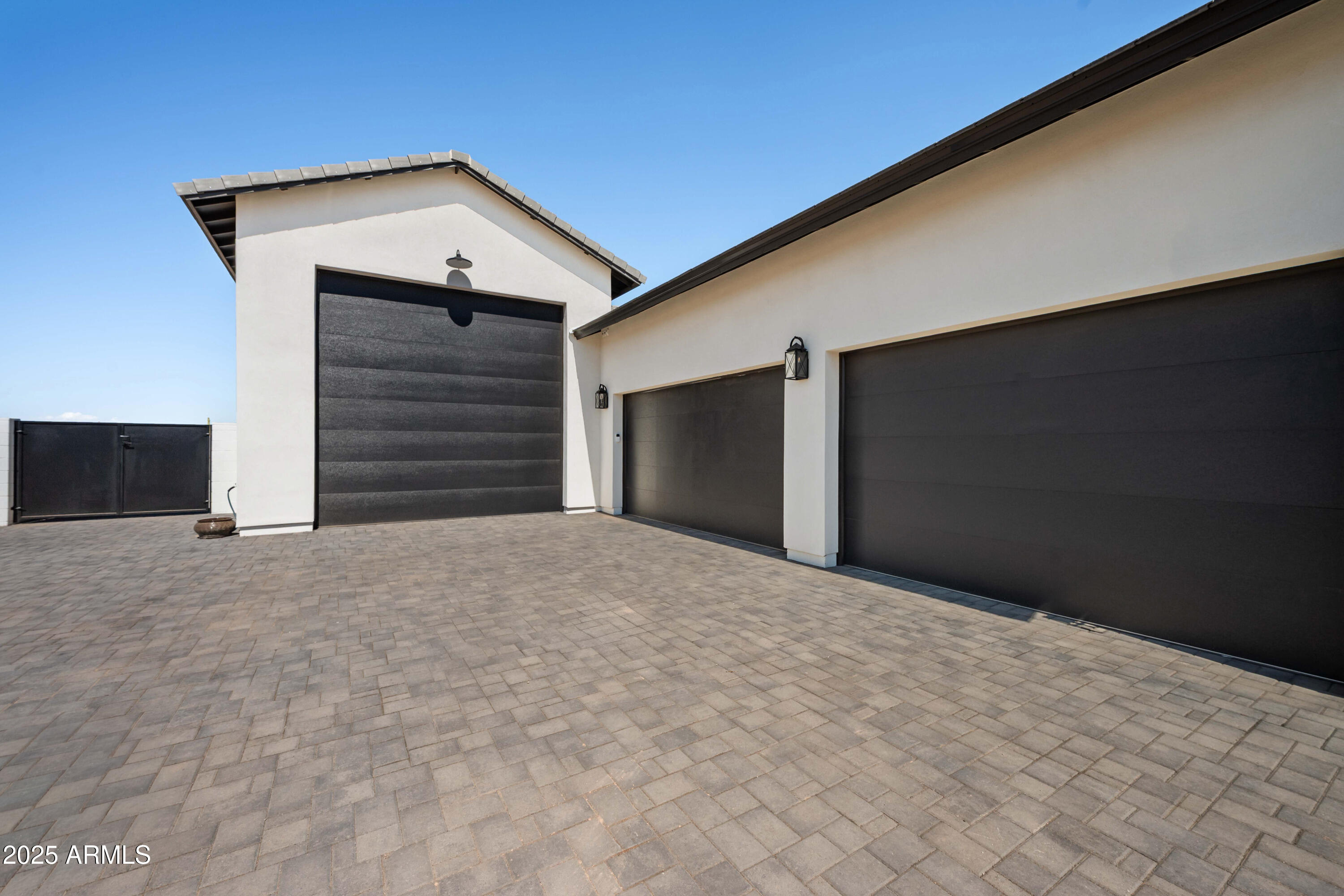 1650 W LUCKY Lane