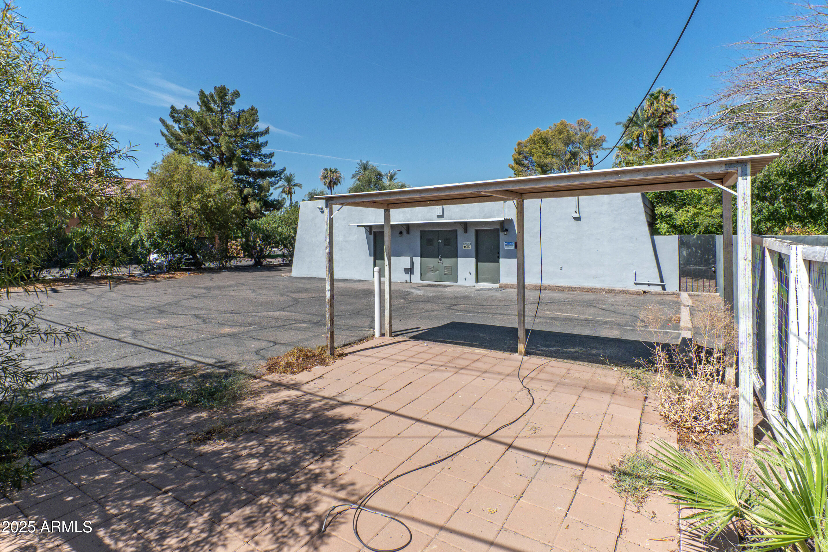 2211 S MILL Avenue
