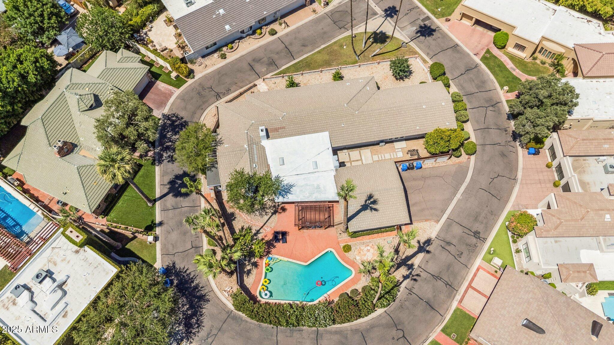 6816 N 1st Place