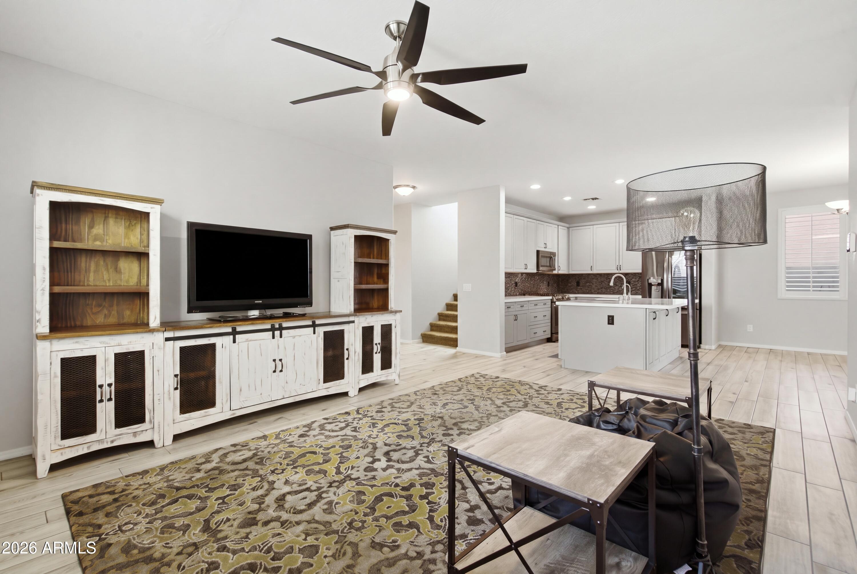 1692 W HOMESTEAD Drive