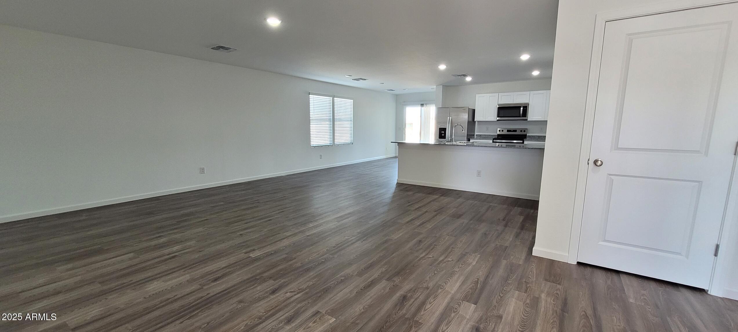 1870 W BROKEN ARROW Drive