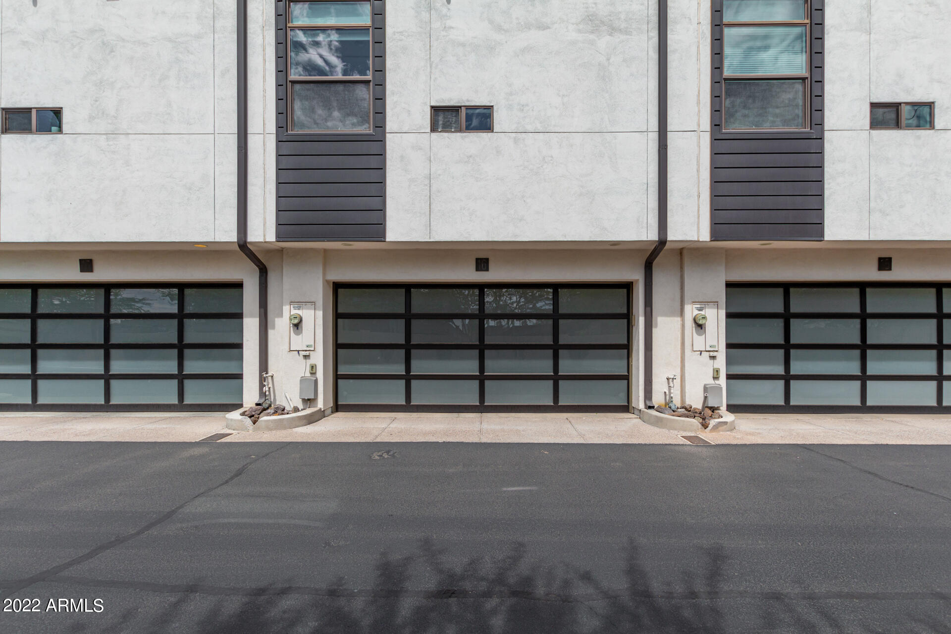 325 E CORONADO Road 16