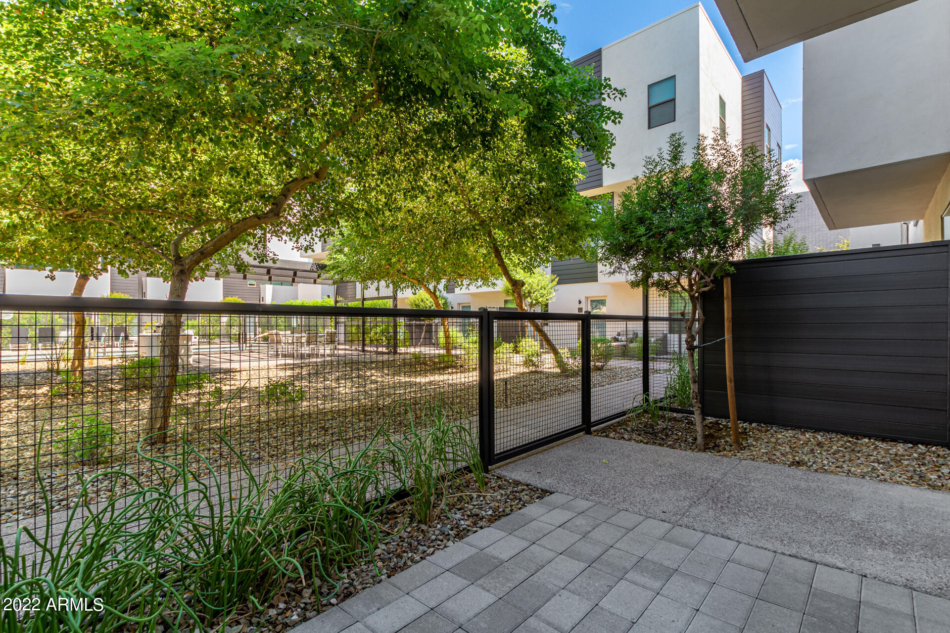 325 E CORONADO Road 16