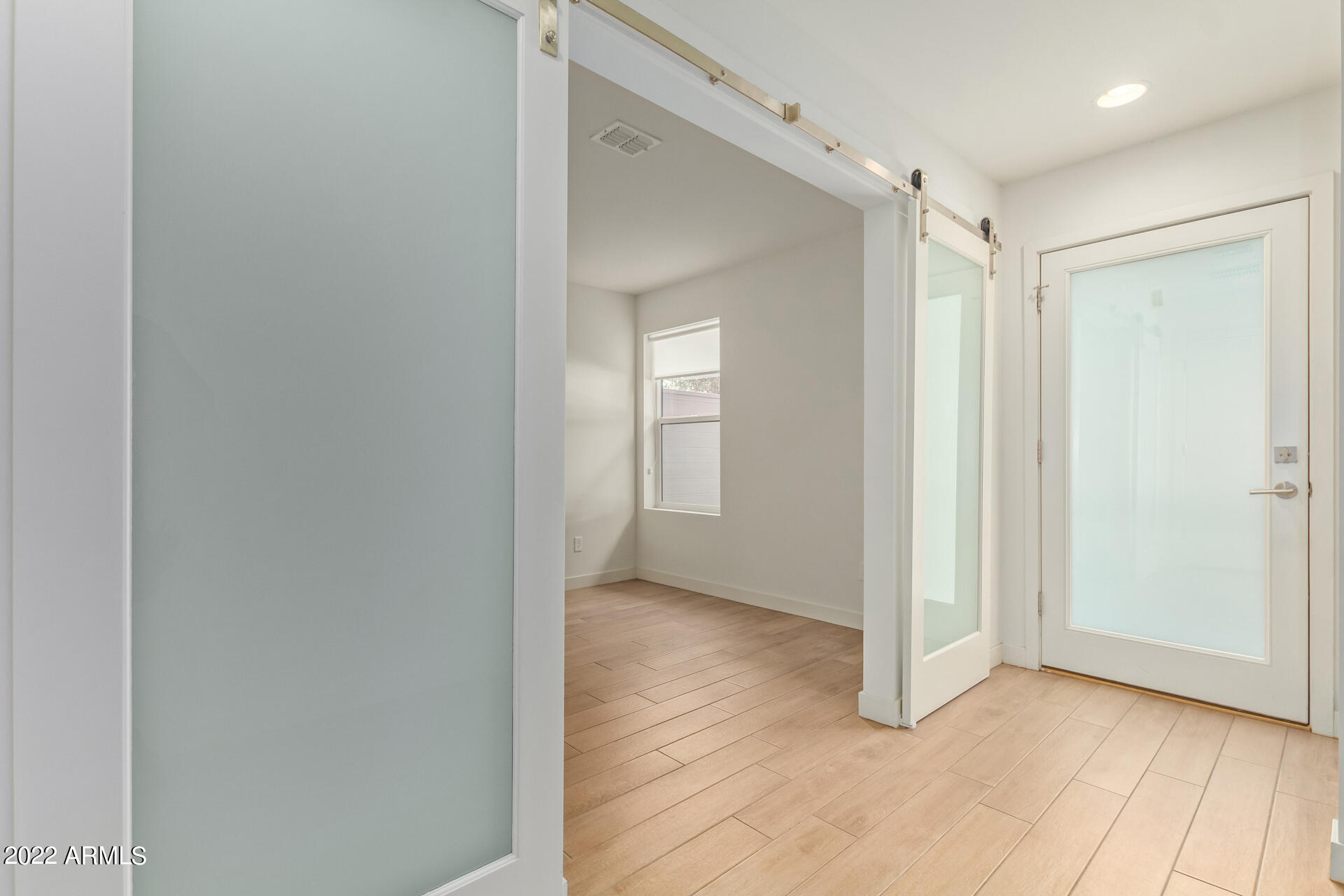 325 E CORONADO Road 16