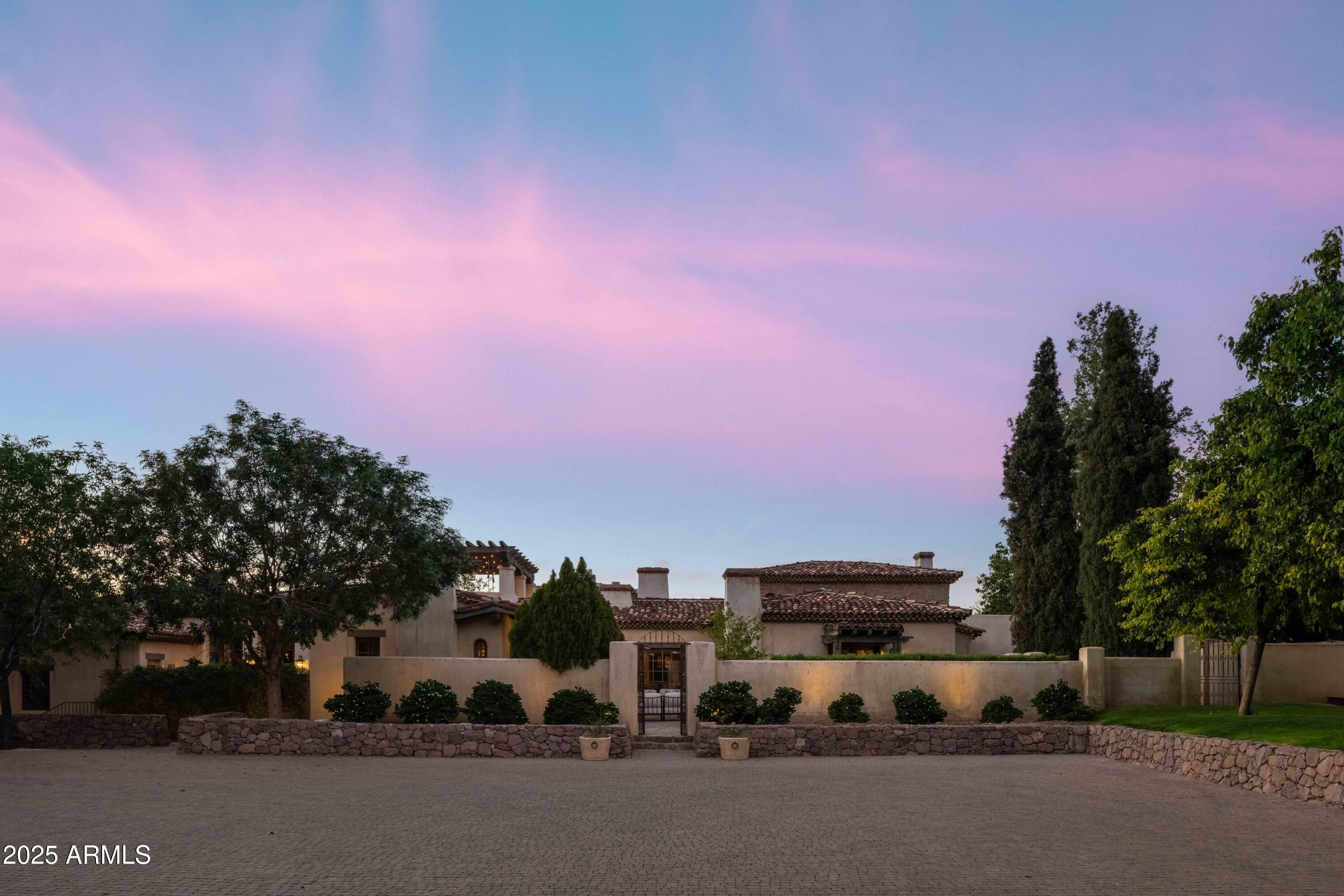 7525 N SHADOW MOUNTAIN Road