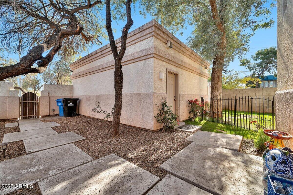 6002 N 5TH Place