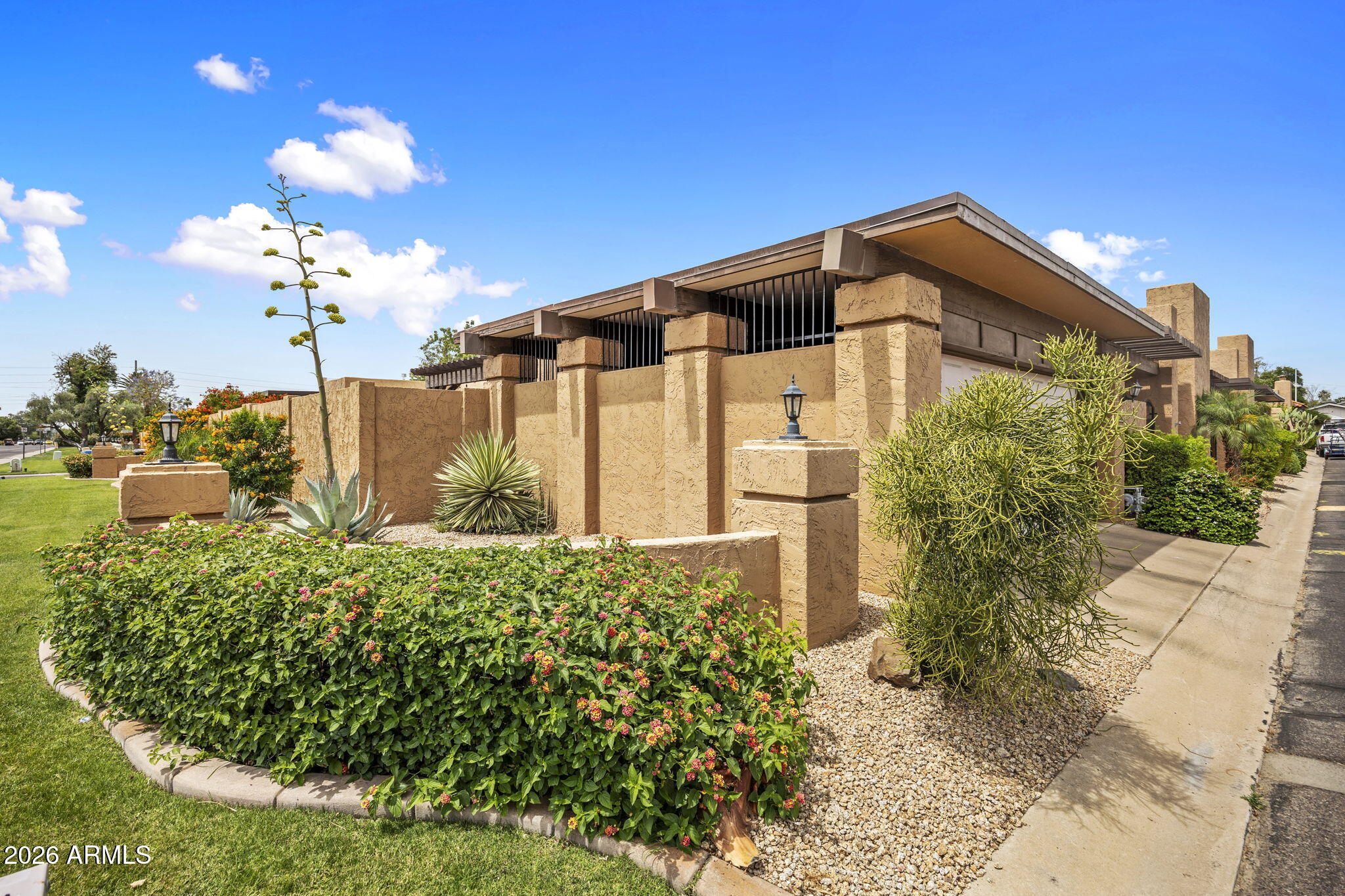 CASA LA PALOMA TOWNHOUSES - Residential