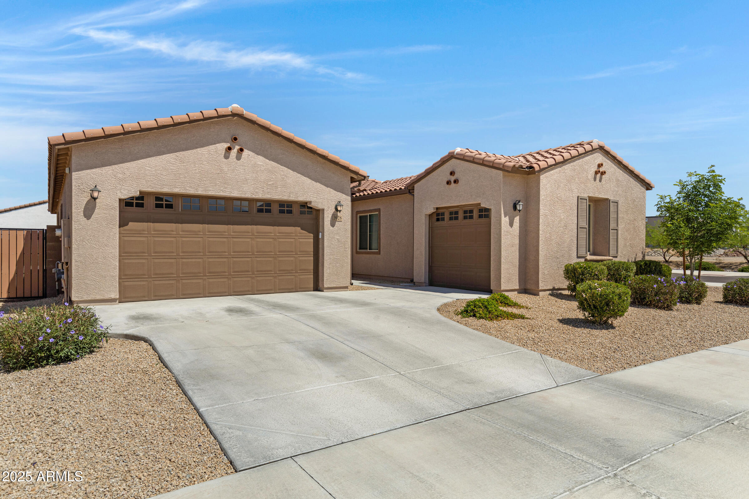 3928 W LA MIRADA Drive