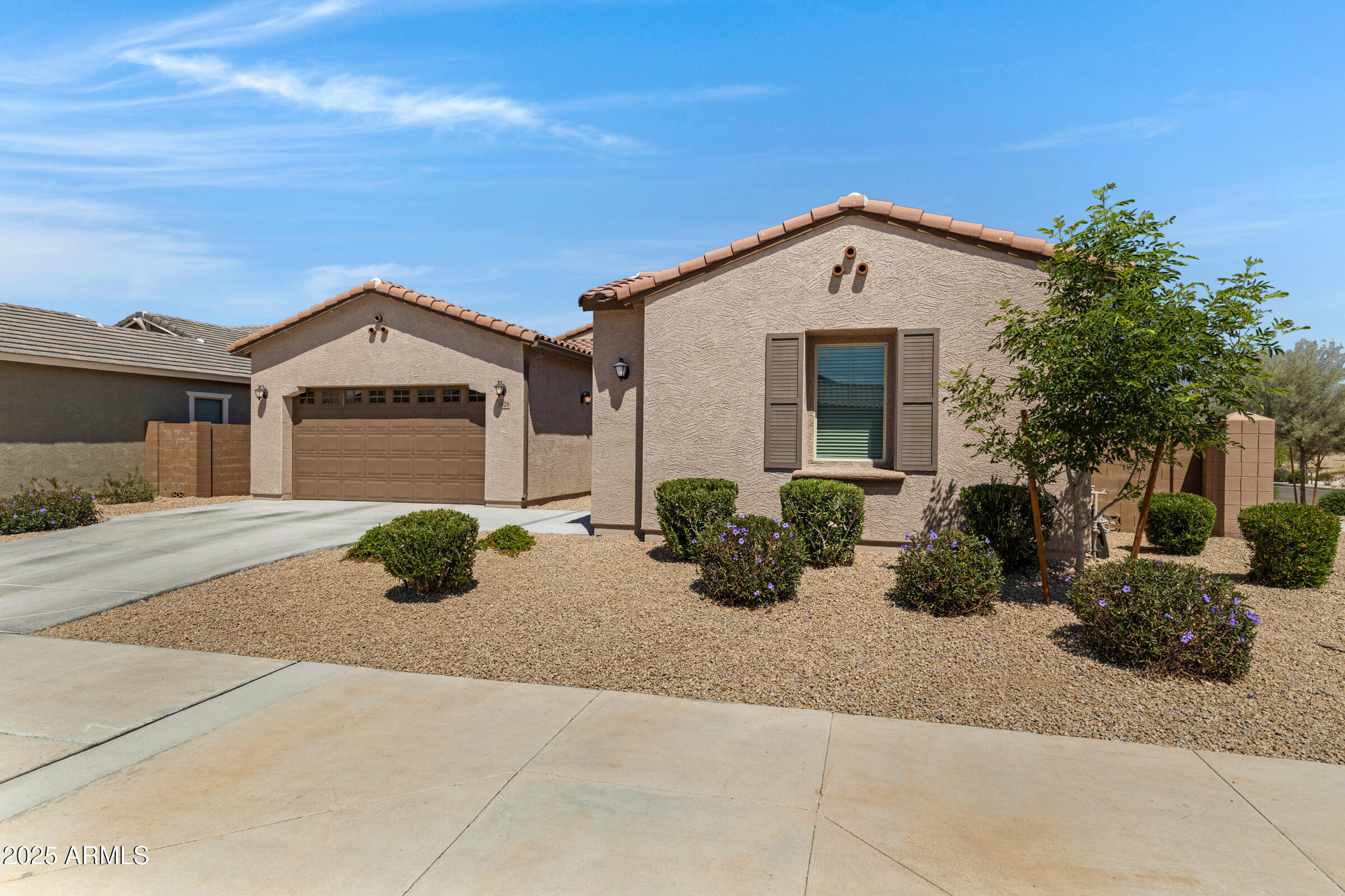 3928 W LA MIRADA Drive