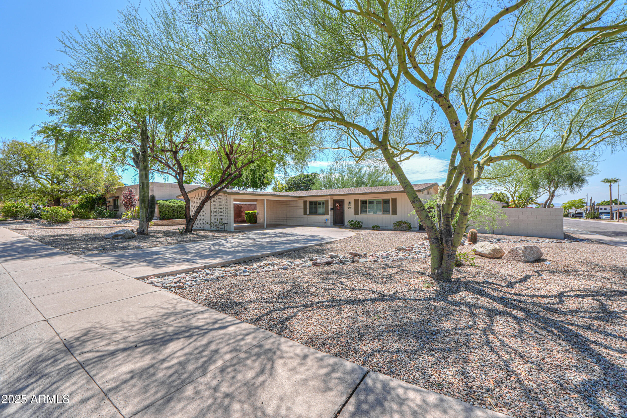 1901 E FLYNN Lane