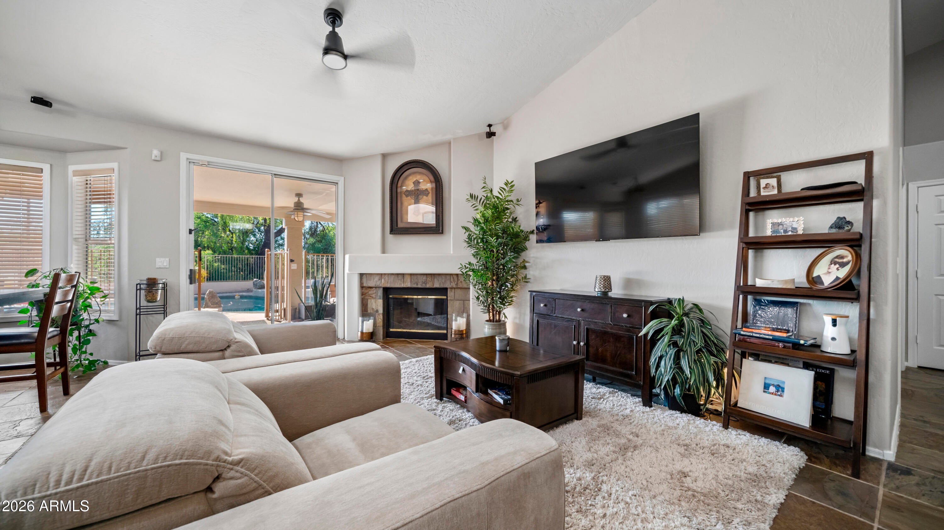 537 W MOUNTAIN VISTA Drive