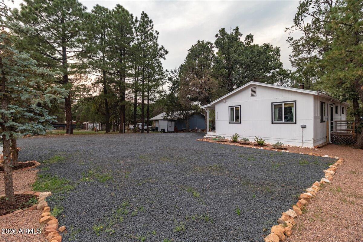 2112 BLUEJAY Road