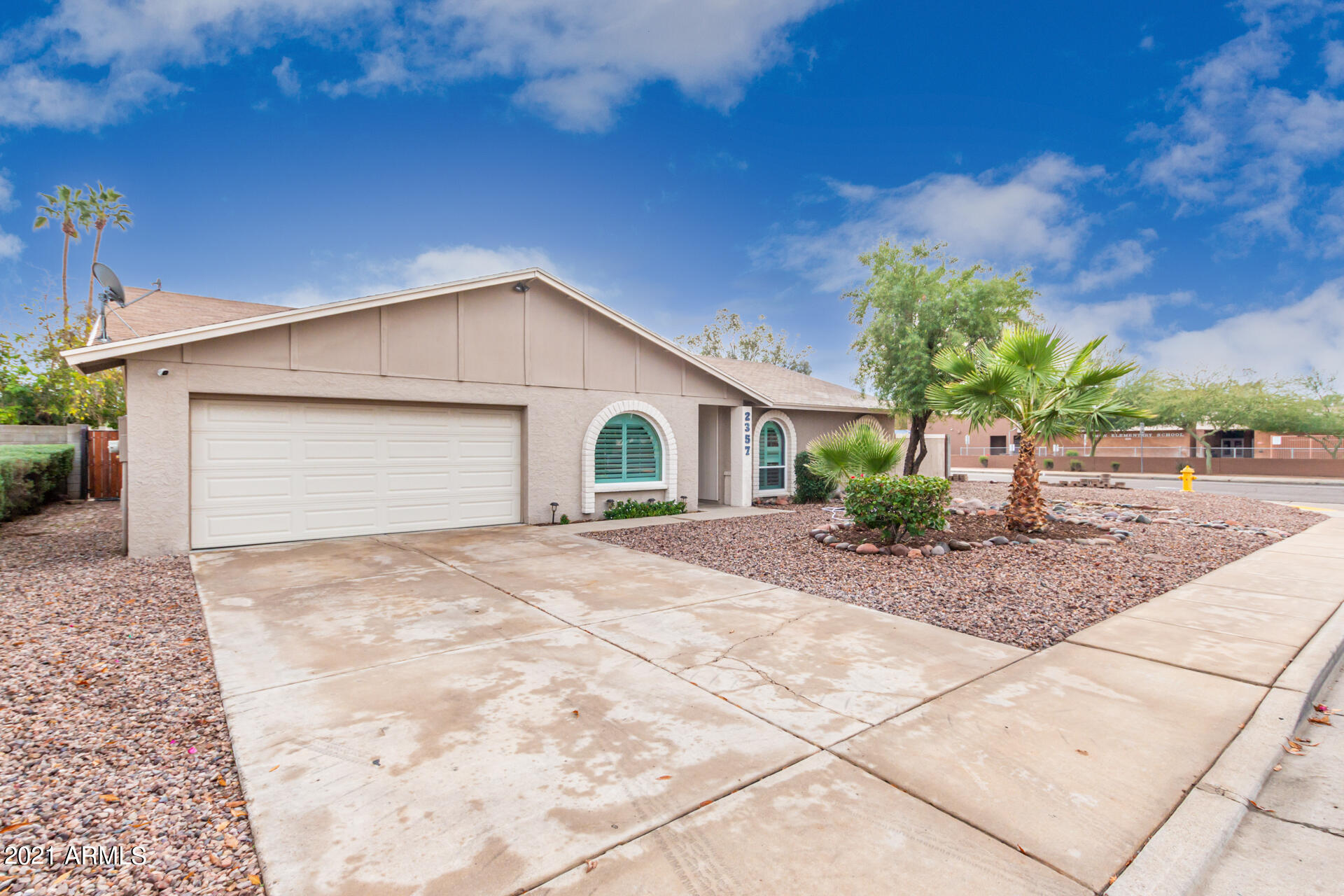 Photo 1 of 23 — 2357 S DAVIS Circle, Mesa, AZ 85210