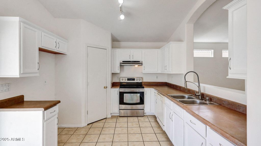 Photo of 1401 S 107th Drive, Avondale, AZ 85323 (MLS # 6956572)