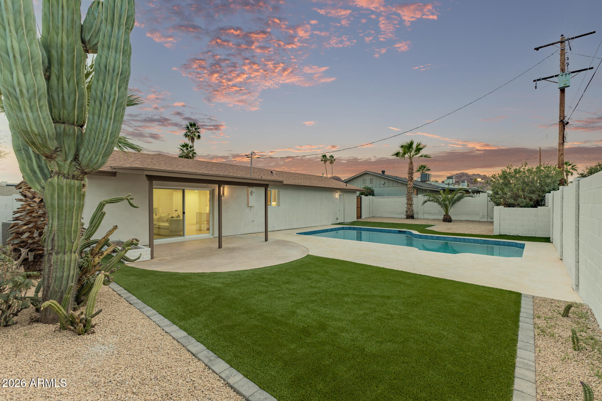 6514 E HUBBELL Street