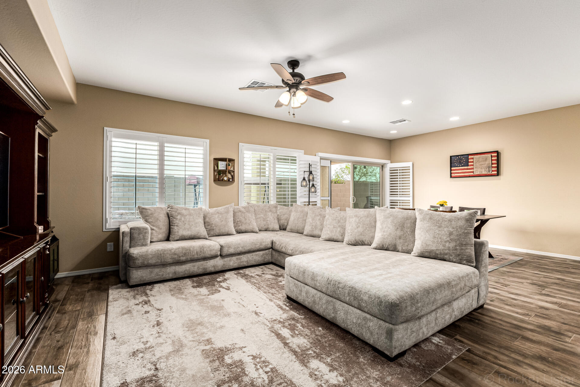 3909 N PRESIDIO Drive