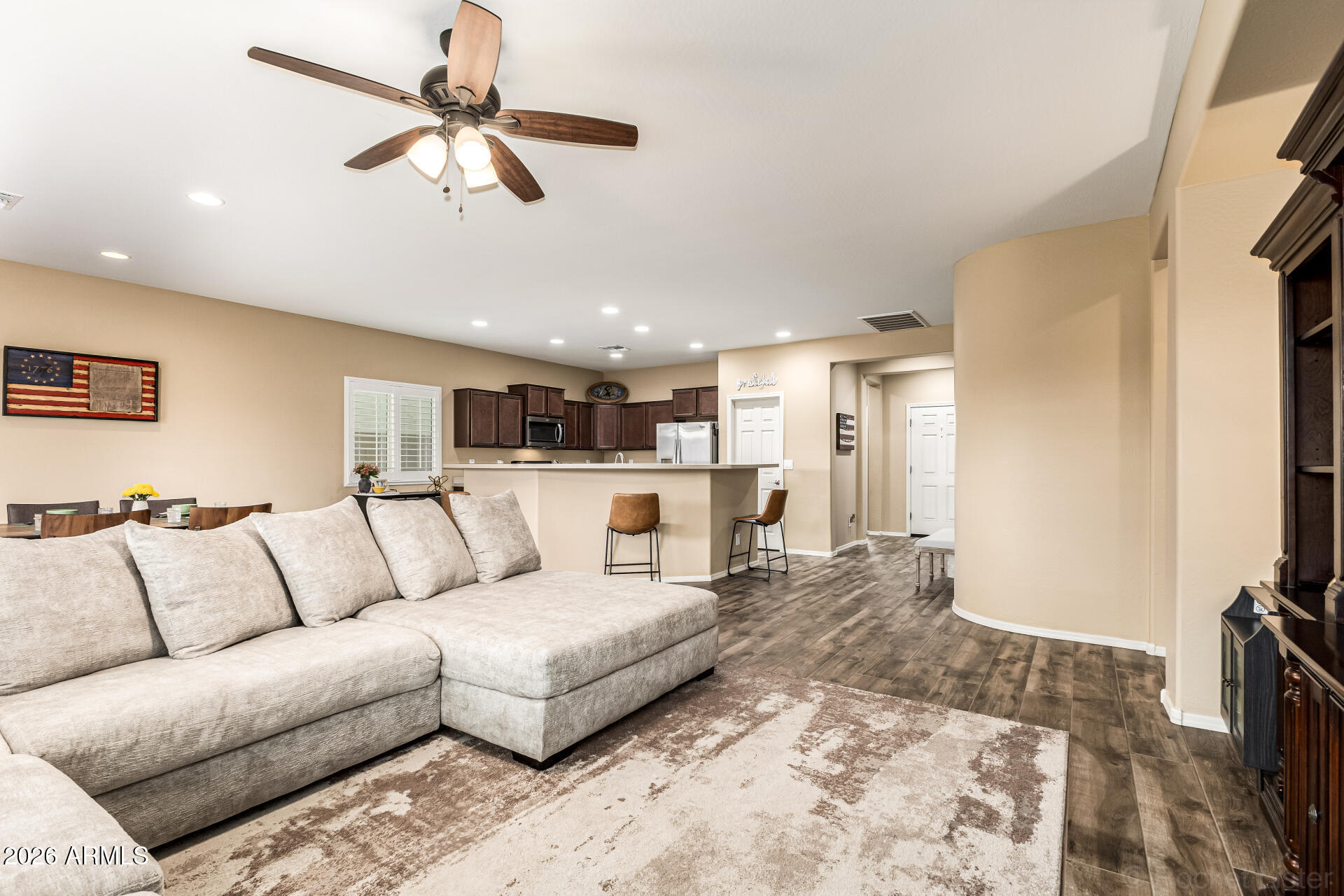 3909 N PRESIDIO Drive