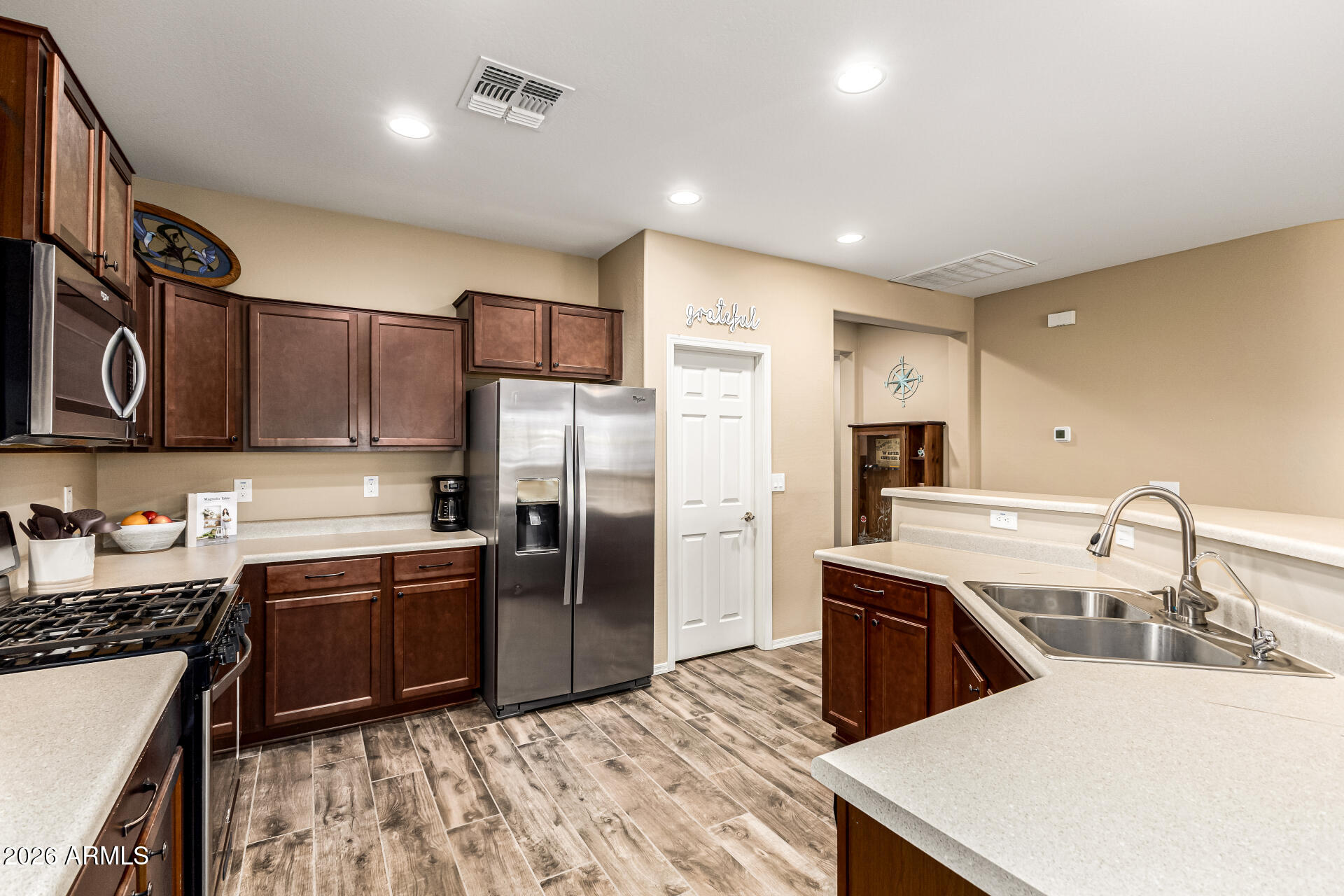 3909 N PRESIDIO Drive