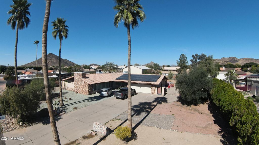 Photo of 4934 W Fallen Leaf Lane, Glendale, AZ 85310 (MLS # 6982439)
