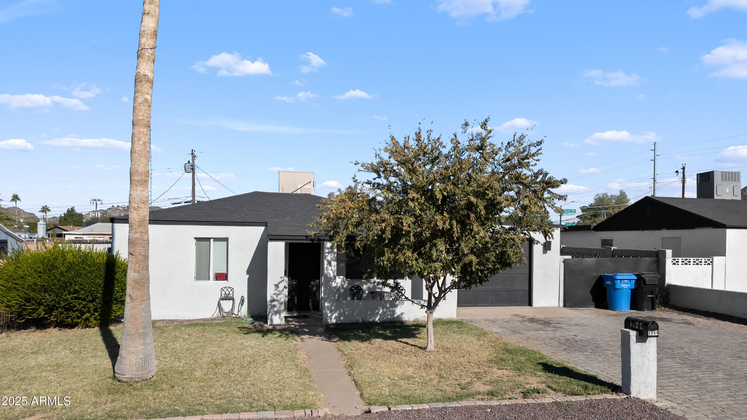 1144 E SUNNYSLOPE Lane