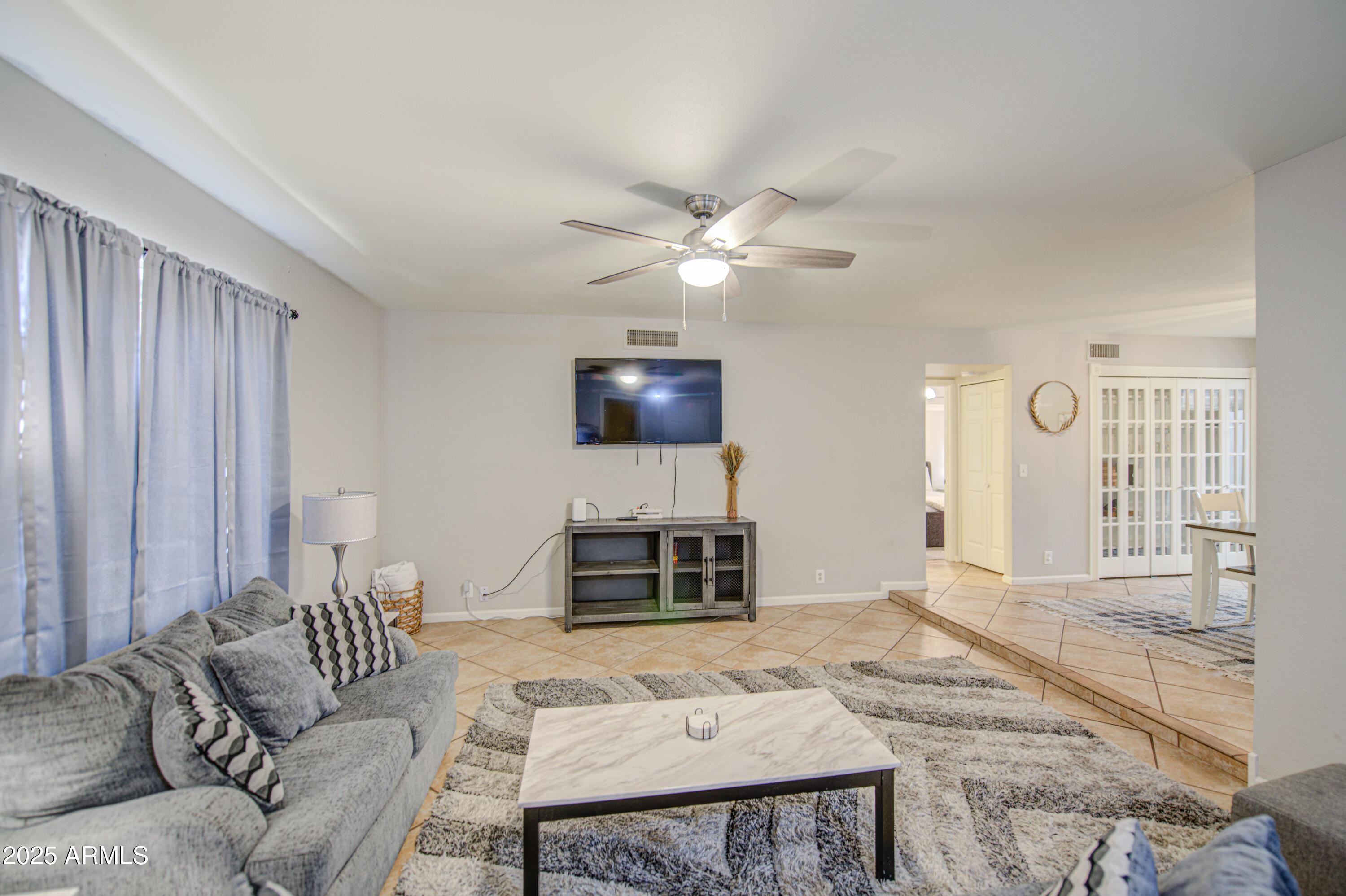 907 W REDFIELD Road