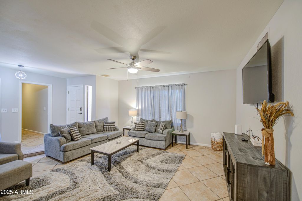 Photo of 907 W Redfield Road, Tempe, AZ 85283 (MLS # 6906273)