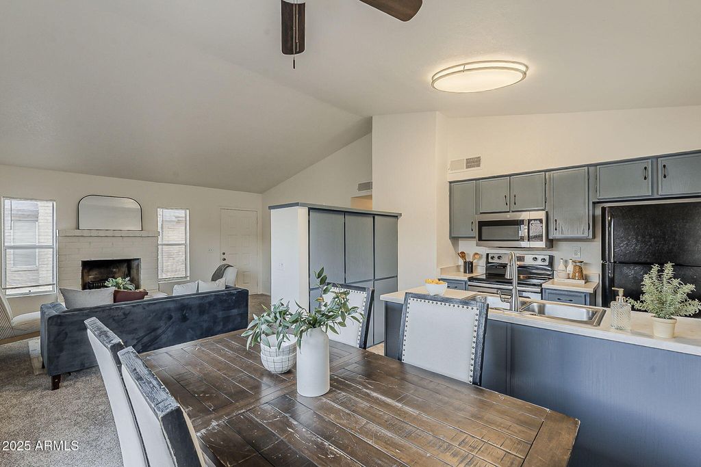 Photo of 18 W Concorda Drive #103, Tempe, AZ 85282 (MLS # 6921879)