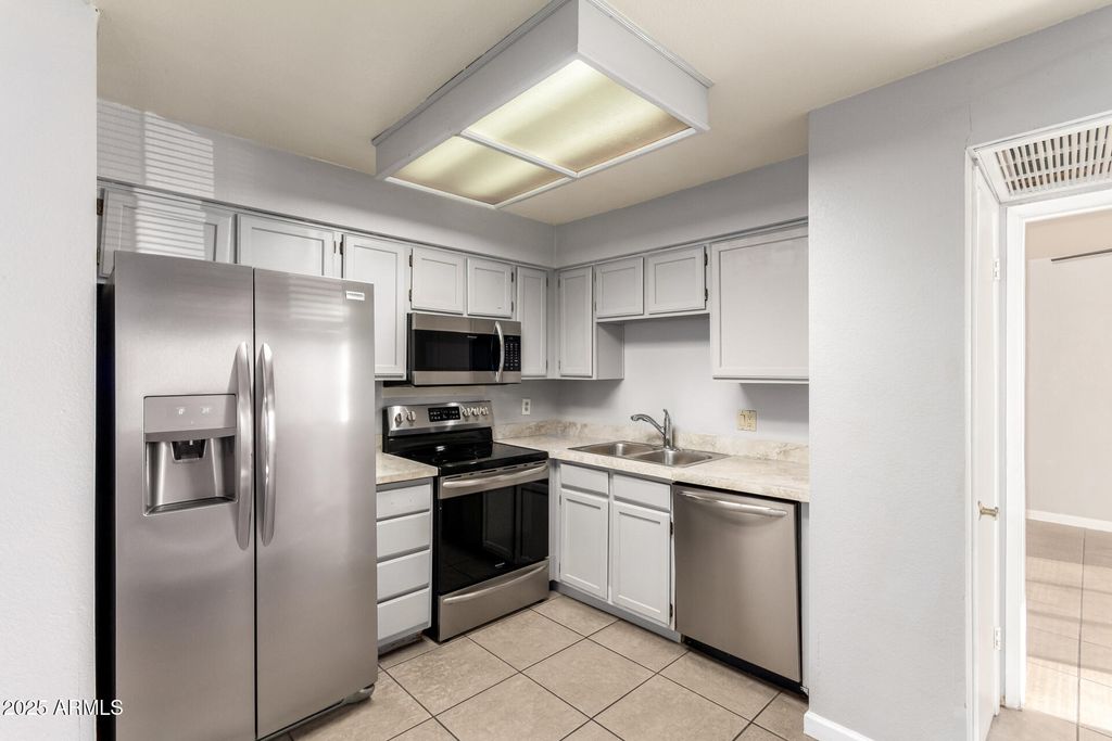 Photo of 4901 S Calle Los Cerros Drive #233, Tempe, AZ 85282 (MLS # 6958939)