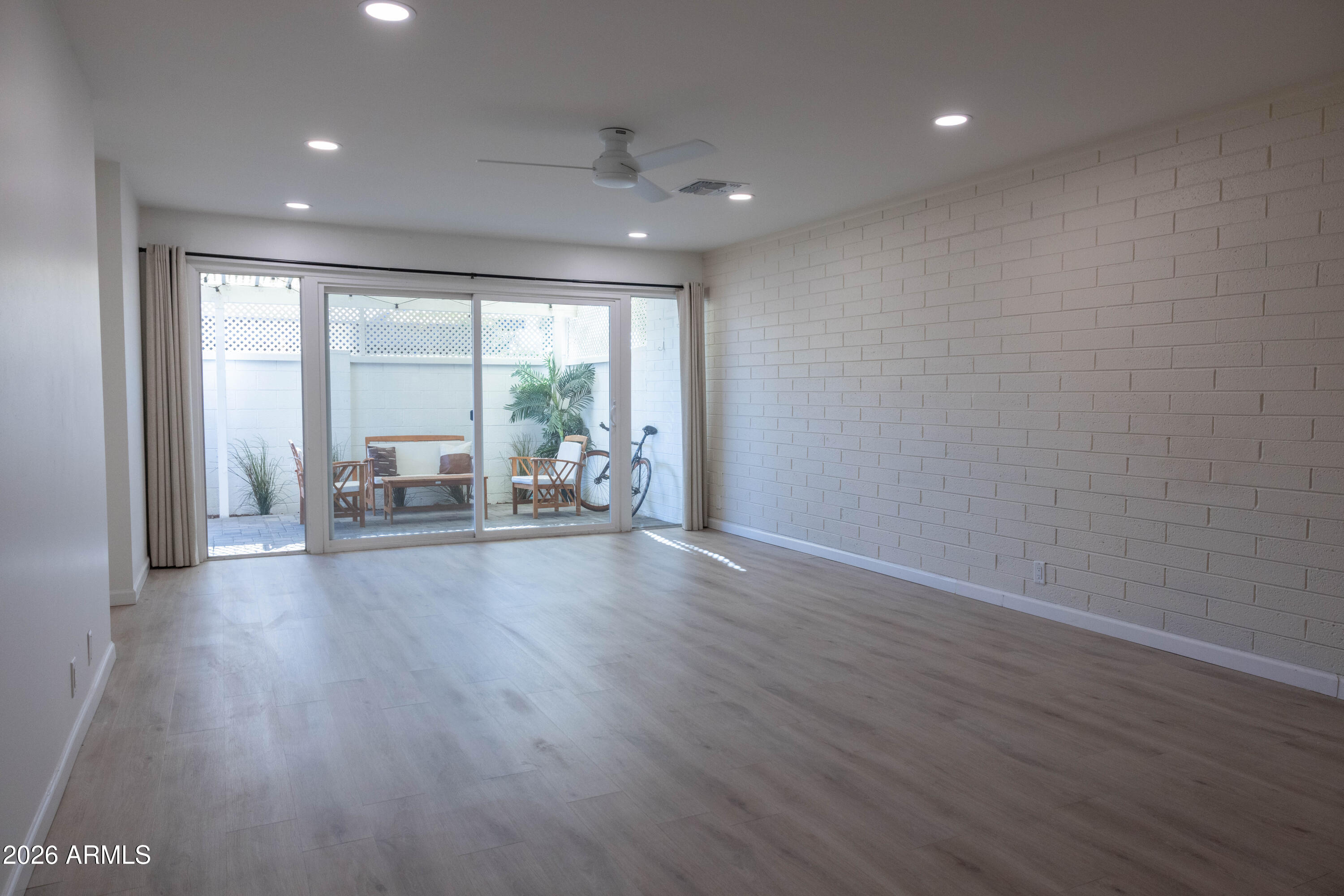 1450 E BETHANY HOME Road 31